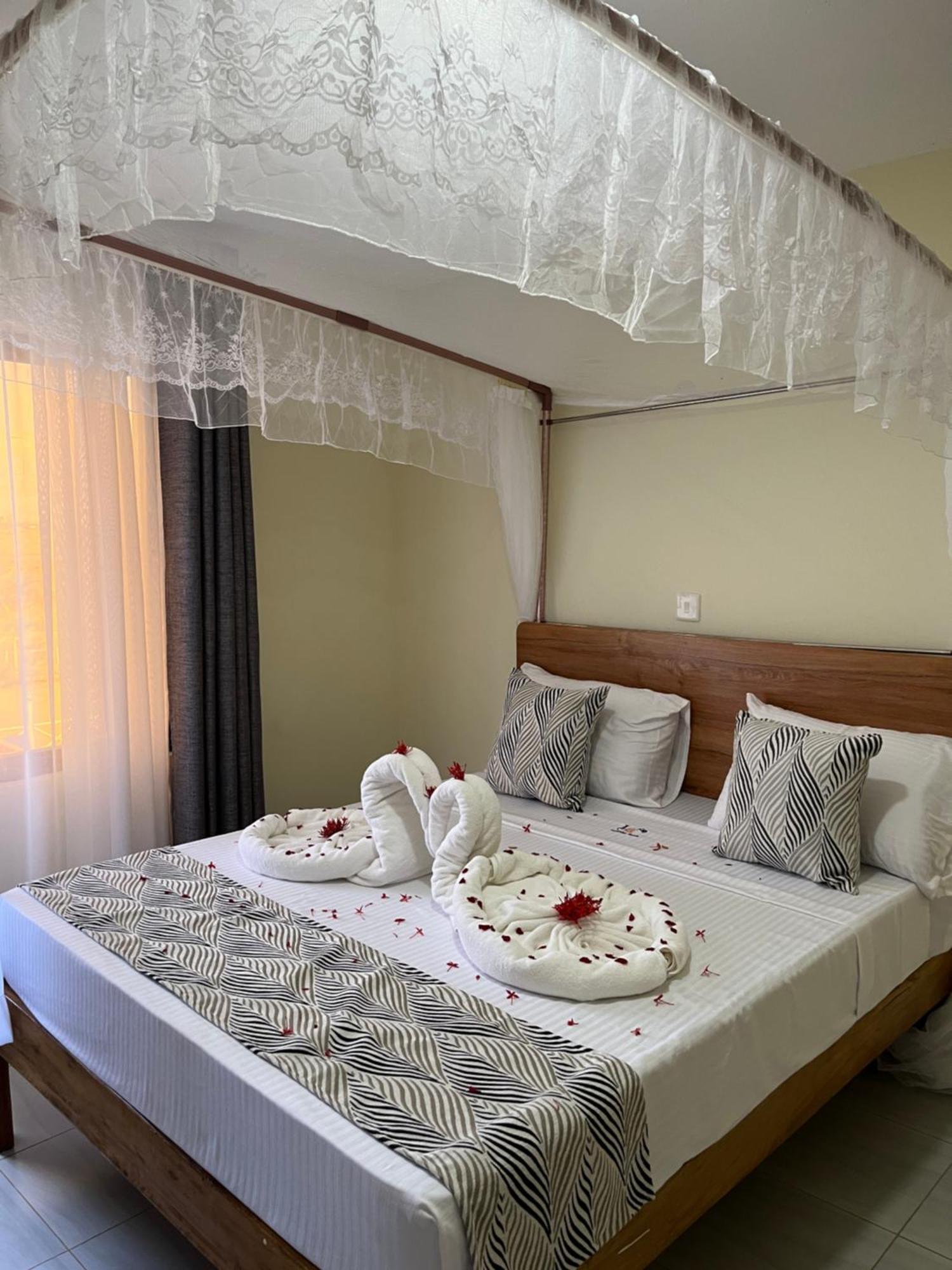The Avid Hotel Voi Экстерьер фото